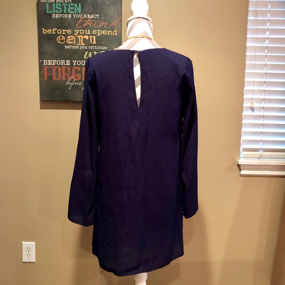 🆕 ASTR Navy Low V Bell Sleeve Tunic - Picture 5 of 6